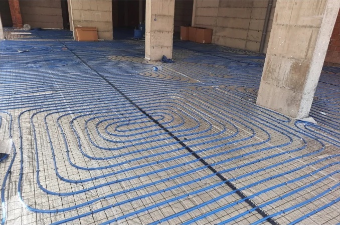 Tuba blu të ngrohjes në dysheme